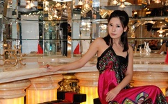 洋妞街头脱衣暴走